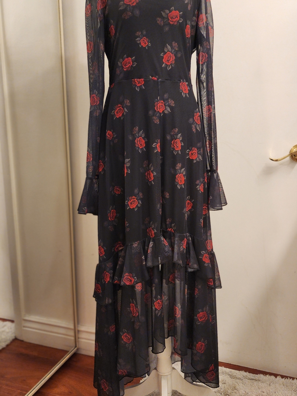 Elegant Black High-Low Maxi Dress with Red Rose Print - Picture 3 of 11